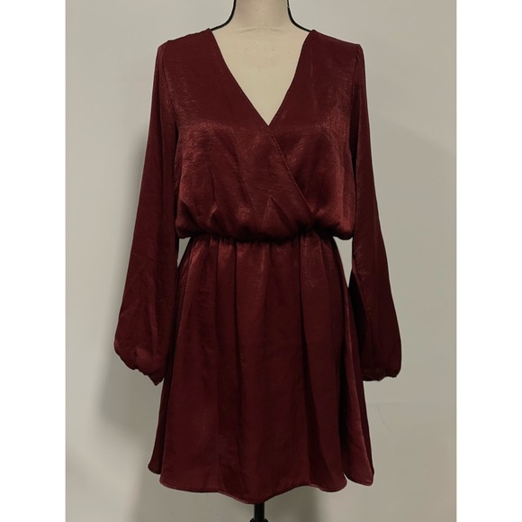 Charlotte Russe Dresses & Skirts - Charlotte Russe V-Neck Long Sleeve Mini Dress Burgundy Size L